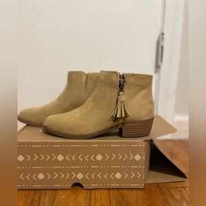 🆕🌟 Zodiac Val Western Zip Bootie